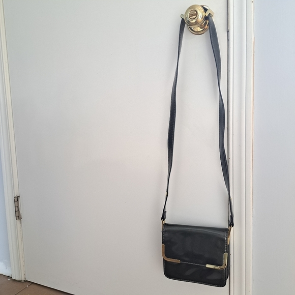 Nine West | Dark green mini purse with long strap & gold details - Picture 15 of 16